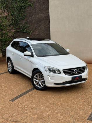 VOLVO XC60 2.4 D5 MOMENTUM DIESEL AWD 4P AUTOMÁTICO VOLVO XC60 2.4 D5 MOMENTUM DIESEL AWD 4P AUTOMÁTICO
